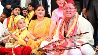 सीएम धामी ने देहरादून में खेली होली, बोले- रंगोत्सव की ऊर्जा से देवभूमि के विकास में भरेंगे नये रंग