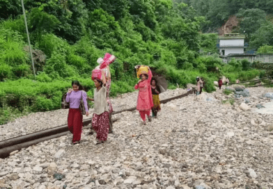 बरसात ने छीना सिल्लासौड़ का रास्ता, सालभर बाद भी नहीं सुधरे हालात, जान जोखिम में डालकर स्कूल जाते हैं बच्चे