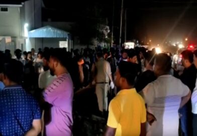 रुद्रपुर में तेज रफ्तार ट्रक ने बाइक सवार डॉक्टर को रौंदा, मौके पर दर्दनाक मौत रुद्रपुर में तेज रफ्तार ट्रक ने बाइक सवार डॉक्टर को रौंदा, मौके पर दर्दनाक मौत