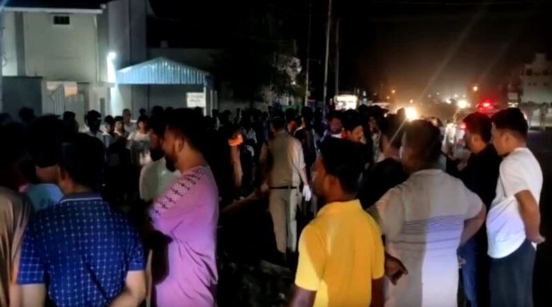 रुद्रपुर में तेज रफ्तार ट्रक ने बाइक सवार डॉक्टर को रौंदा, मौके पर दर्दनाक मौत रुद्रपुर में तेज रफ्तार ट्रक ने बाइक सवार डॉक्टर को रौंदा, मौके पर दर्दनाक मौत