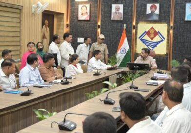 पदभार संभालते ही एक्शन में दिखे डीएम डॉ. आशीष चौहान, जन समस्याओं के त्वरित समाधान पर जोर पदभार संभालते ही एक्शन में दिखे डीएम डॉ. आशीष चौहान, जन समस्याओं के त्वरित समाधान पर जोर