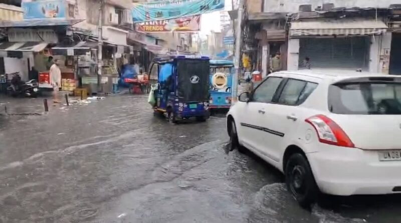 अचानक मौसम ने ली करवट, हरिद्वार में झमाझम बारिश से मिली गर्मी से निजात, जलभराव से लोग परेशान