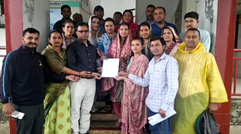 व्यक्ति की संदिग्ध परिस्थितियों में मौत का खुलासा न होने से ग्रामीण खफा, उग्र आंदोलन की दी चेतावनी व्यक्ति की संदिग्ध परिस्थितियों में मौत का खुलासा न होने से ग्रामीण खफा, उग्र आंदोलन की दी चेतावनी