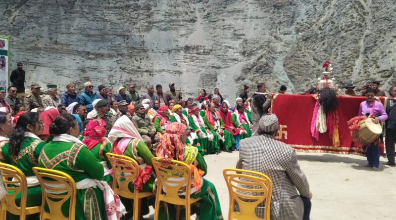 चीन सीमा पर पांडव नृत्य, जादुंग पहुंच भावुक हुए जाड़ समुदाय के लोग, नेलांग को भी बसाने की मांग