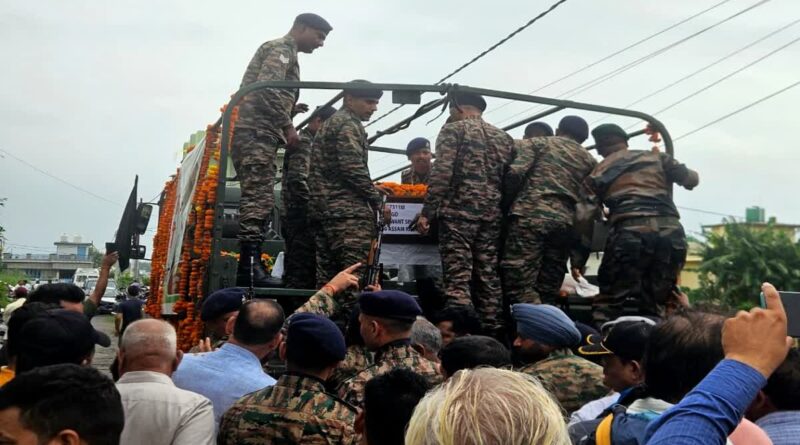 शहीद बलवंत सिंह खेतवाल को अंतिम विदाई देने के लिए उमड़ा जनसैलाब, हर आंख हुई नम