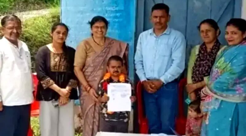 पिथौरागढ़ के बस्तड़ी गांव में कद नहीं, किरदार की हुई जीत, 3 फीट के चन्नू बने निर्विरोध उपप्रधान पिथौरागढ़ के बस्तड़ी गांव में कद नहीं, किरदार की हुई जीत, 3 फीट के चन्नू बने निर्विरोध उपप्रधान