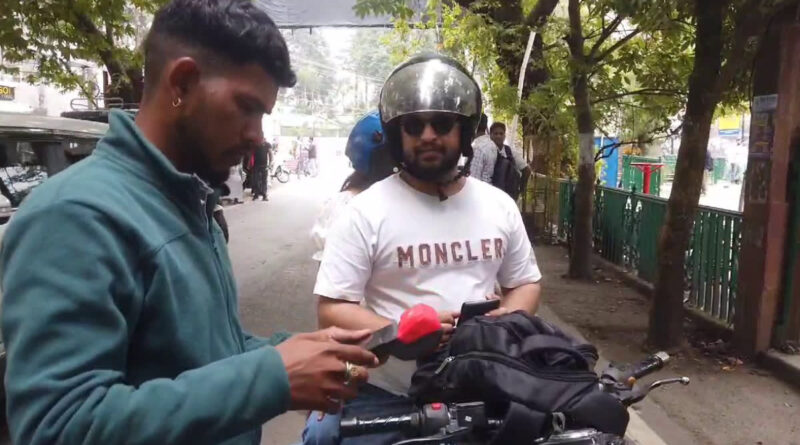 नैनीताल में दोपहिया चालकों को देना होगा ₹100 प्रवेश शुल्क, विरोध में उतरे सभासद, बोर्ड भंग करने की मांग नैनीताल में दोपहिया चालकों को देना होगा ₹100 प्रवेश शुल्क, विरोध में उतरे सभासद, बोर्ड भंग करने की मांग