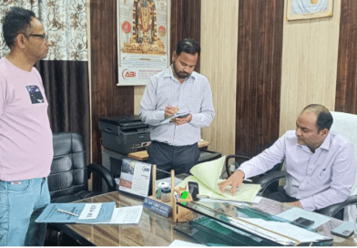 चंपावत DM का UPCL दफ्तर में छापा, एग्जीक्यूटिव इंजीनियर समेत 6 कर्मचारी गायब मिले, शिकायतकर्ता को लगाया फोन