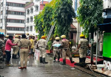 प. बंगाल: होटल में तड़के लगी भीषण आग, सो रहे 6 लोगों की मौत, कई घायल प. बंगाल: होटल में तड़के लगी भीषण आग, सो रहे 6 लोगों की मौत, कई घायल