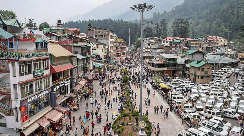 नैनीताल और मसूरी में सप्ताहांत से पहले पर्यटकों की बढ़ी आवाजाही, पर्यटन कारोबार में लौटी रौनक नैनीताल और मसूरी में सप्ताहांत से पहले पर्यटकों की बढ़ी आवाजाही, पर्यटन कारोबार में लौटी रौनक
