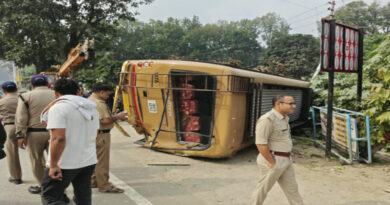 मोहब्बेवाला में फिर हादसा, तेज रफ्तार ट्रक ने पुलिस की बस को मारी टक्कर, 5 सिपाहियों समेत 8 लोग घायल